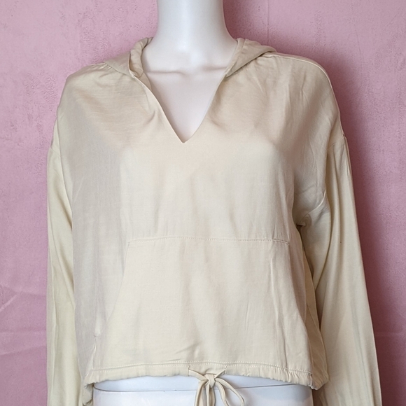 Urban Outfitters Cream Neutral Lightweight Drawstring Hem Pullover Hoodie Large - Picture 1 of 8
